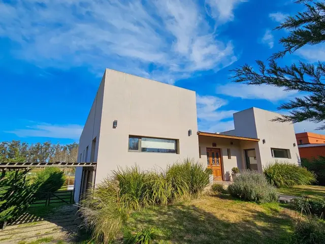 Casa de 5 ambientes en venta en PLAYA LOS LOBOS