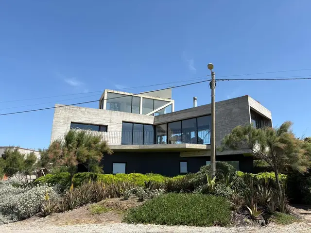 Casa de 4 ambientes en venta en FARO NORTE