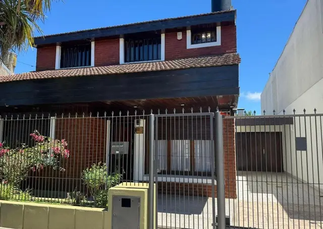 Casa de 4 ambientes en venta en LOS PINARES