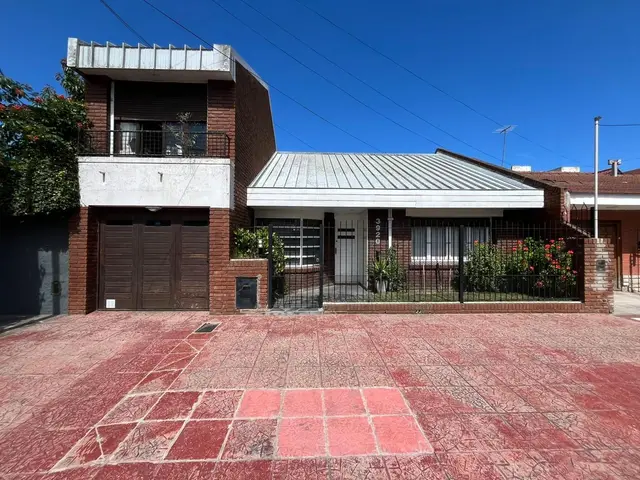 Casa de 4 ambientes en venta en FUNES Y SAN LORENZO