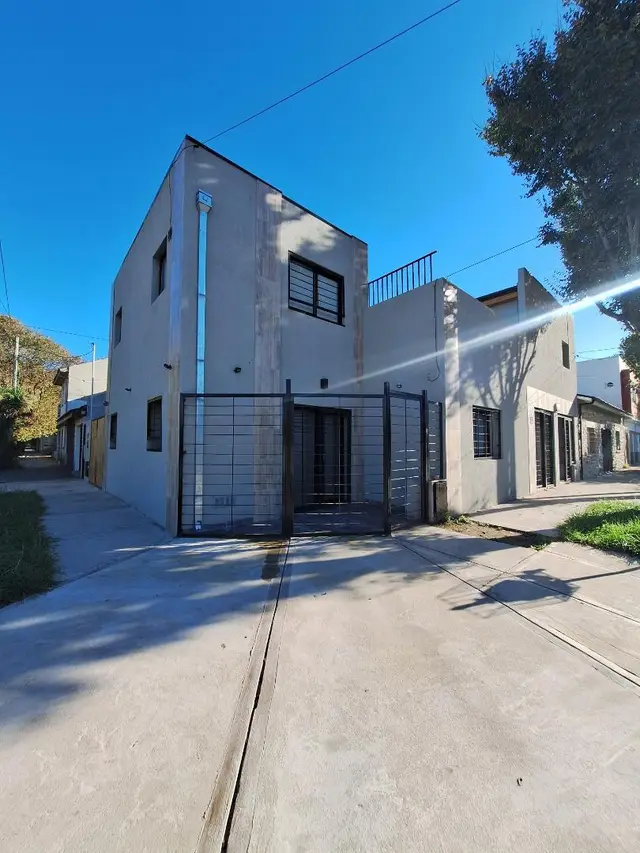 Casa de 3 ambientes en venta en LA PERLA