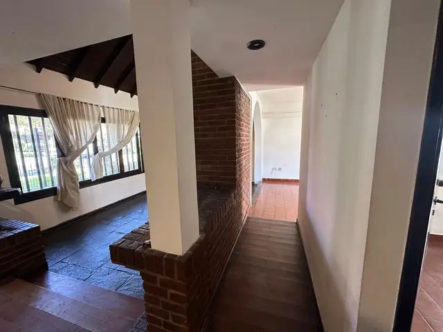 Casa de 4 ambientes en alquiler en Parque Luro
