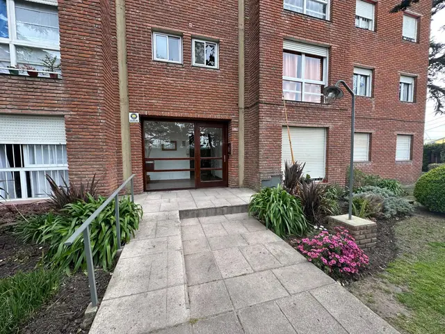 Departamento de 3 ambientes en alquiler en LOS PINARES