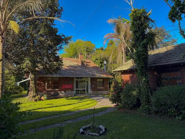 Casa de 4 ambientes en venta en PARQUE MONTEMAR-EL GROSELLAR