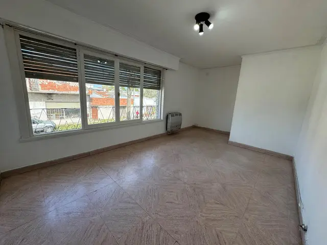 Casa de 3 ambientes en alquiler en LAS AVENIDAS