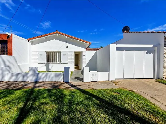 Casa de 3 ambientes en venta en Las Avenidas