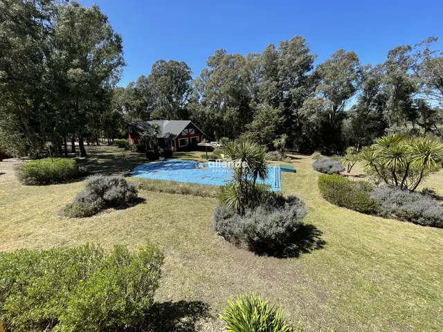Casa de 5 ambientes en venta en LA GLORIA DE LA PEREGRINA