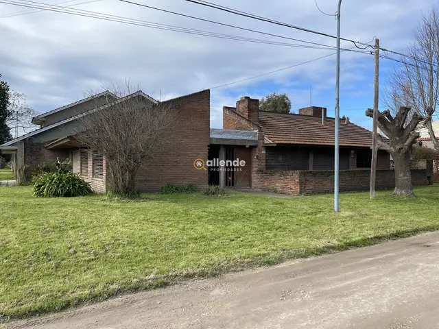 Casa de 4 ambientes en venta en LOS PINARES