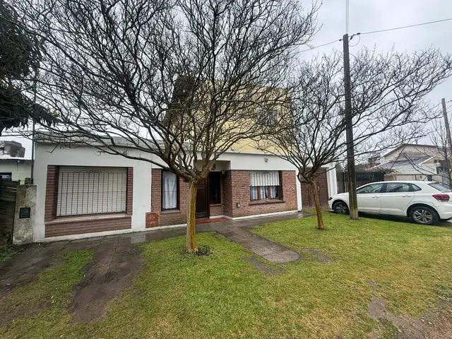 Casa de 4 ambientes en venta en Caisamar