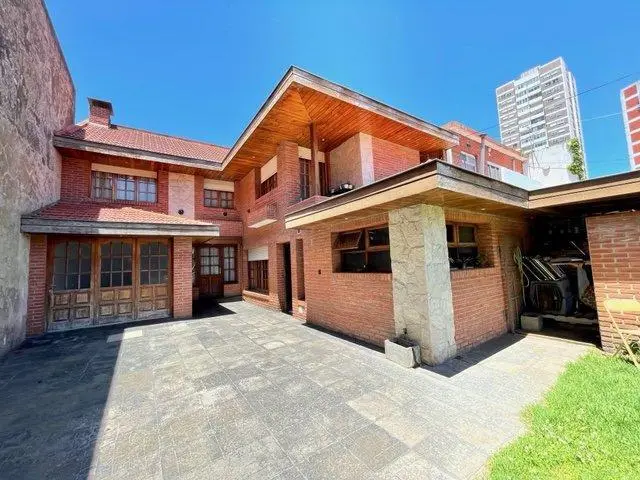 Casa de 4 ambientes en venta en FUNES Y SAN LORENZO
