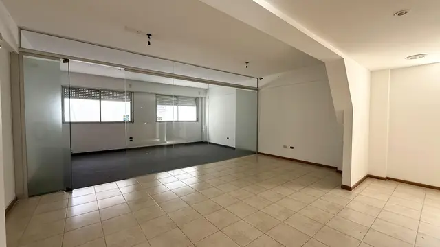 Local de 4 ambientes en venta en Centro