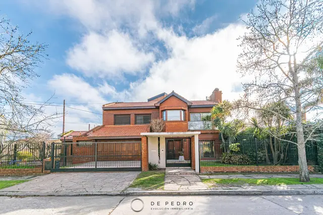 Casa de 3 ambientes en venta en SANTA MONICA