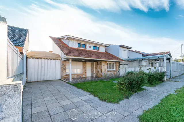 Casa de 4 ambientes en venta en PARQUE LURO