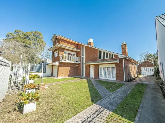 Casa de 6 ambientes en venta en LOS PINARES