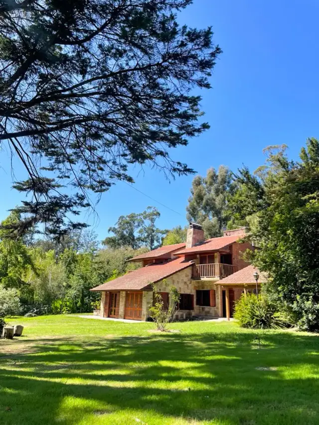 Casa de 5 ambientes en venta en Bosque Peralta Ramos