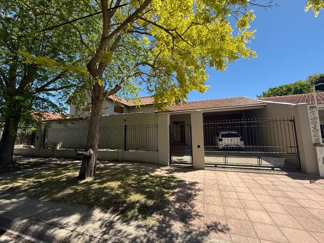 Casa de 5 ambientes en venta en PUNTA MOGOTES
