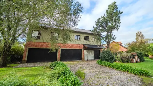 Casa de 5 ambientes en venta en SANTA ROSA DEL MAR DE PERALTA RAMOS