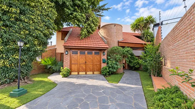 Casa de 4 ambientes en venta en Caisamar