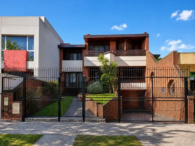 Casa de 4 ambientes en venta en PARQUE LURO