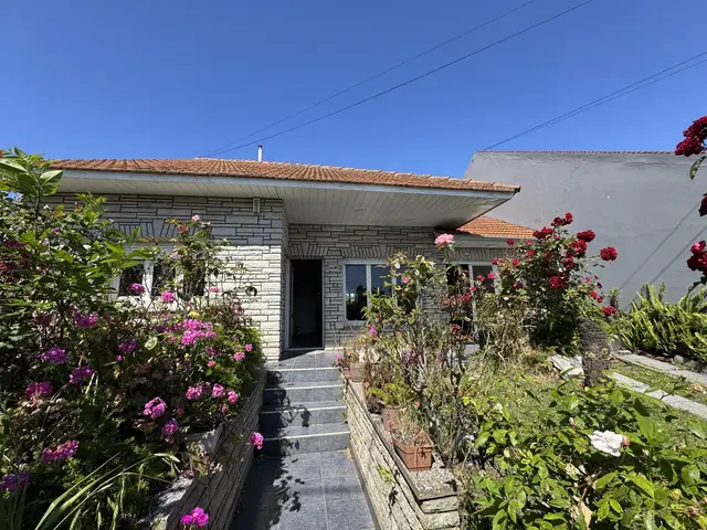 Casa de 5 ambientes en venta en CERRITO Y SAN SALVADOR