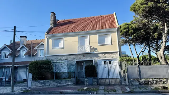 Casa de 5 ambientes en alquiler en LOMAS DE STELLA MARIS