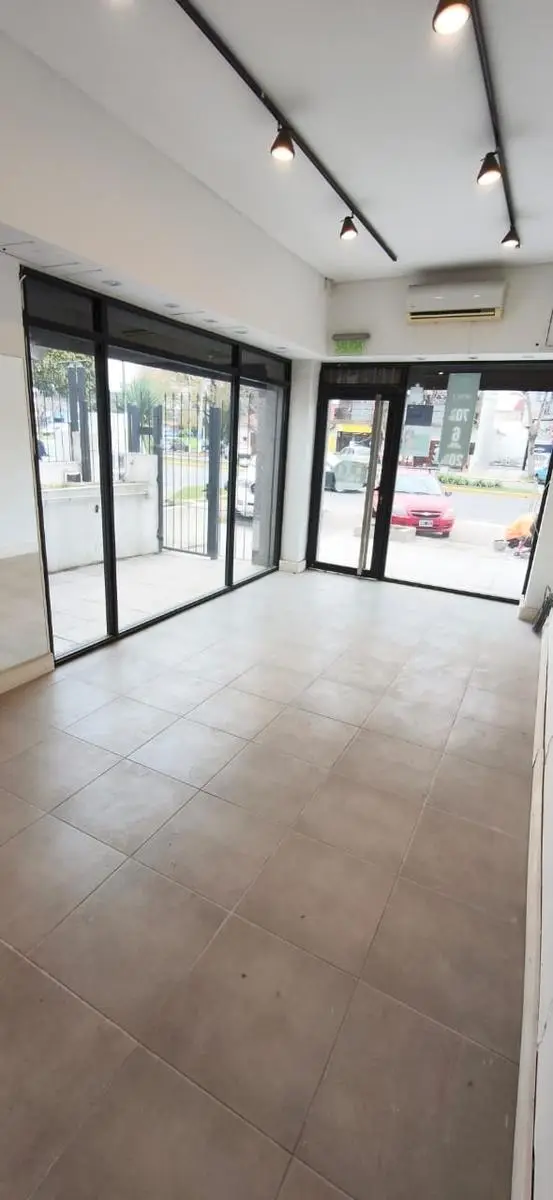Local de 5 ambientes en venta en PARQUE LURO