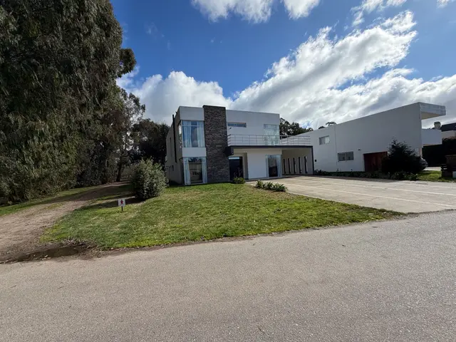 Casa en alquiler en Jorge Newbery