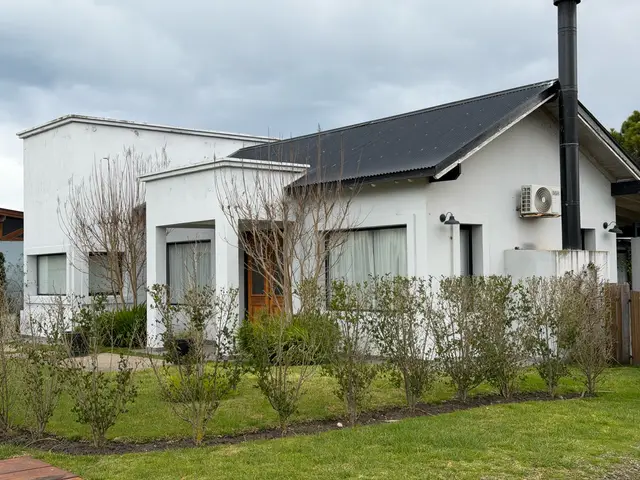 Casa de 4 ambientes en venta en Jorge Newbery