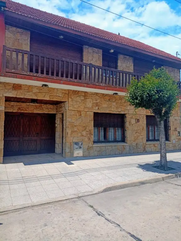 Casa de 6 ambientes en venta en NUEVA POMPEYA