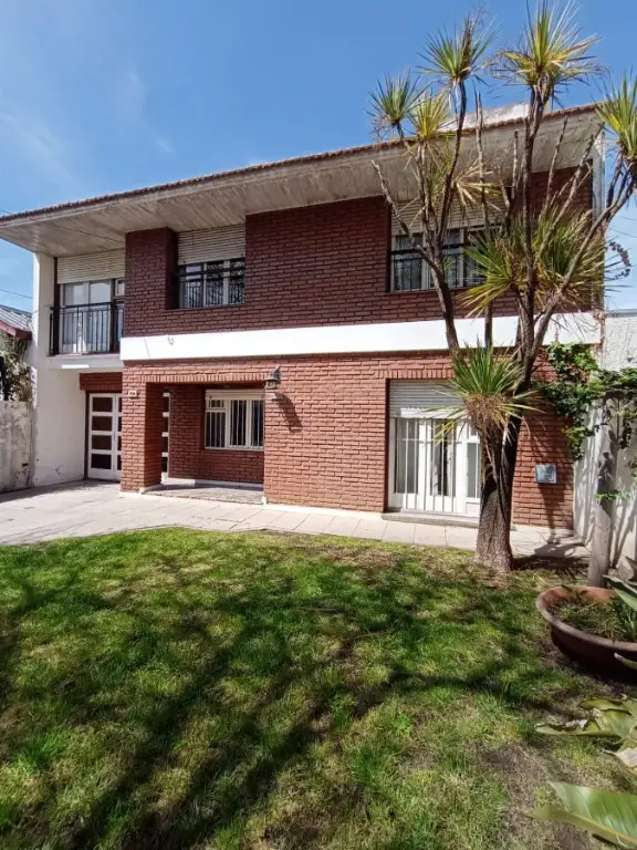 Casa de 4 ambientes en venta en VILLA PRIMERA