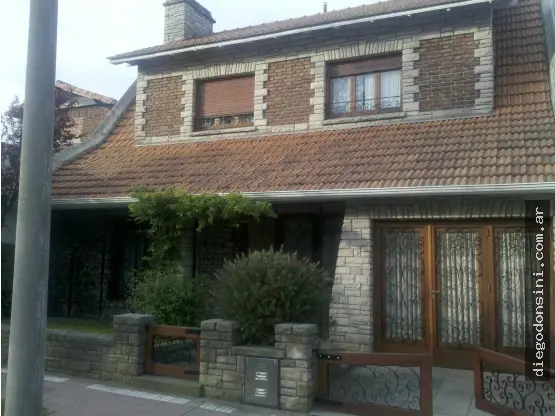 Casa de 5 ambientes en venta en LOS TRONCOS