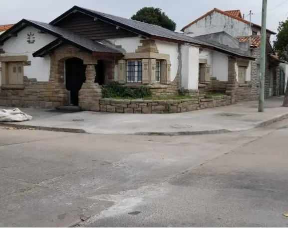 Casa de 4 ambientes en venta en LA PERLA