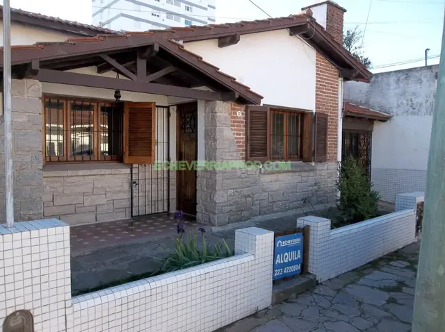 Casa de 3 ambientes en alquiler en Juan B. Justo