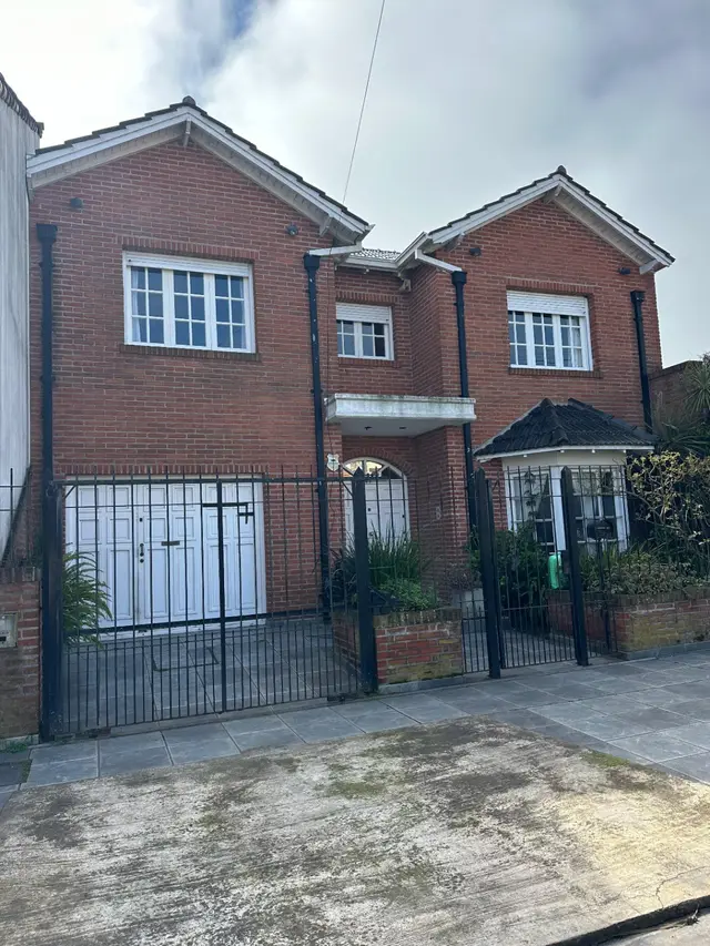 Casa de 4 ambientes en venta en LOS TRONCOS