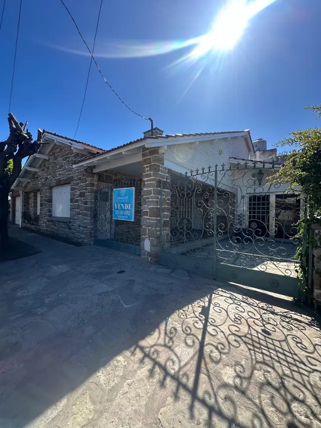 Casa de 4 ambientes en venta en LOS TRONCOS