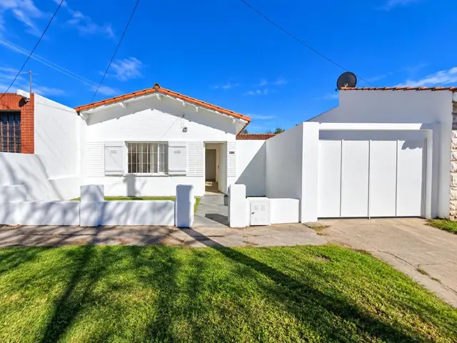 Casa de 3 ambientes en venta en LAS AVENIDAS