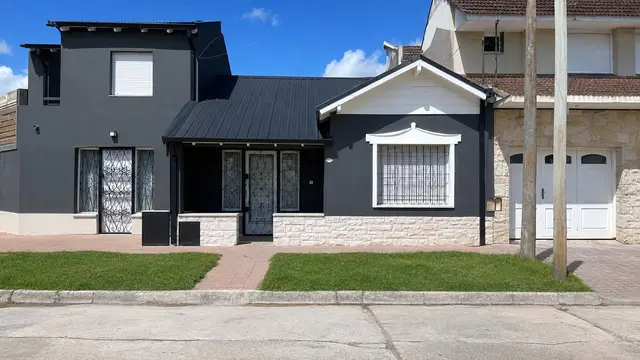 Casa de 3 ambientes en venta en PRIMERA JUNTA