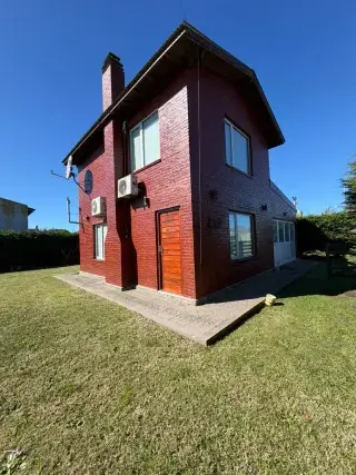 Casa de 3 ambientes en venta en Camet