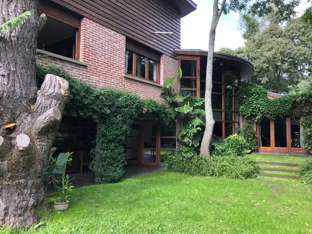 Casa de 4 ambientes en venta en PARQUE MONTEMAR-EL GROSELLAR