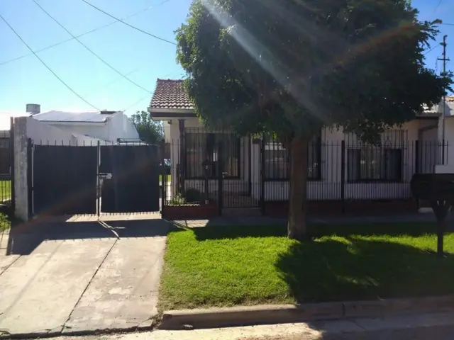 Casa de 3 ambientes en venta en CERRITO Y SAN SALVADOR
