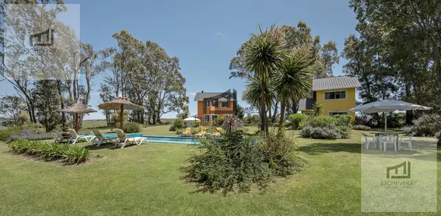 Casa de 5 ambientes en venta en LA GLORIA DE LA PEREGRINA