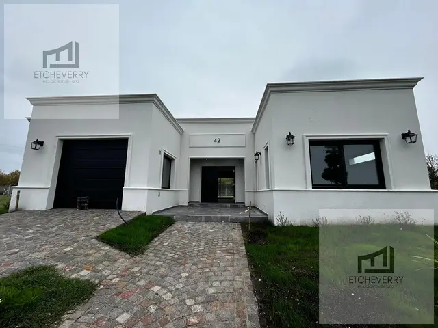 Casa de 3 ambientes en venta en NUEVO GOLF
