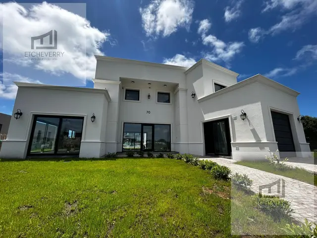 Casa de 3 ambientes en venta en NUEVO GOLF