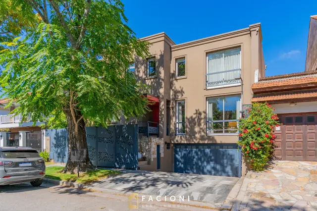 Casa de 5 ambientes en venta en DIVINO ROSTRO