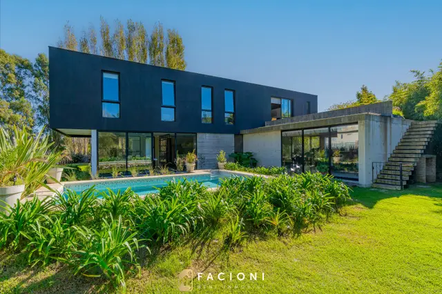 Casa de 5 ambientes en venta en Mar del Plata