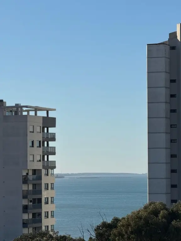 Departamento de 4 ambientes en venta en LA PERLA