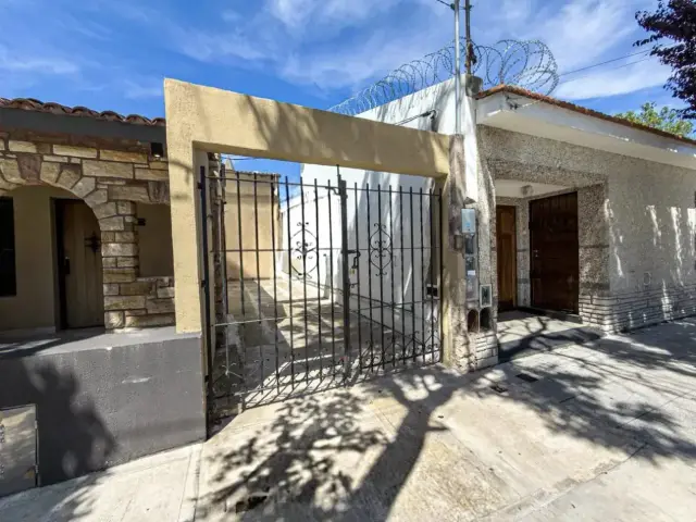 Casa de 3 ambientes en venta en Nueva Pompeya