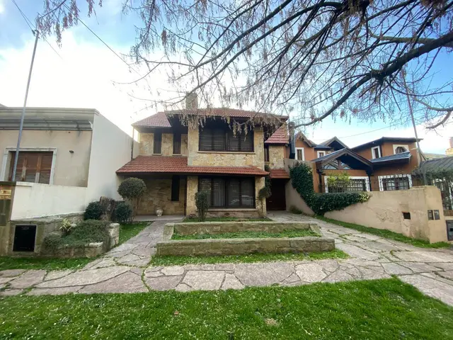 Casa de 3 ambientes en venta en PARQUE LURO