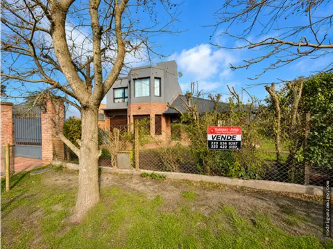 Casa de 4 ambientes en venta en ESTACION CAMET