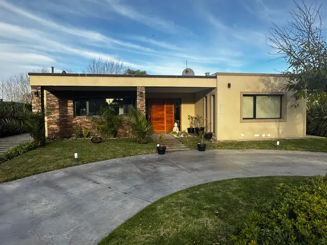 Casa de 3 ambientes en venta en Jorge Newbery